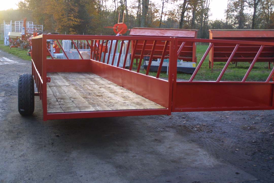 Portequip 20’ x 6’ Cattle Feed Trailer