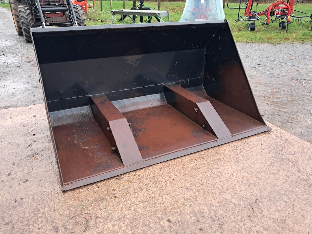 Quicke 2 metre toe tip bucket. Quickie