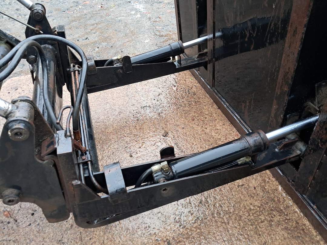 Quicke 2 metre toe tip bucket. Quickie